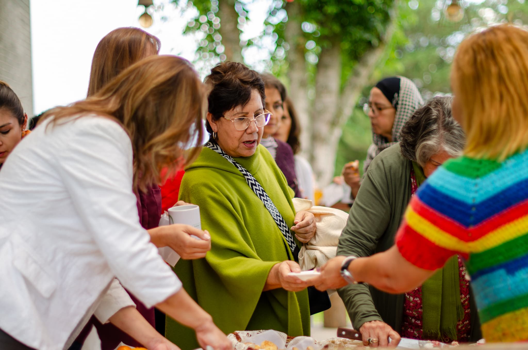 Personas compartiendo