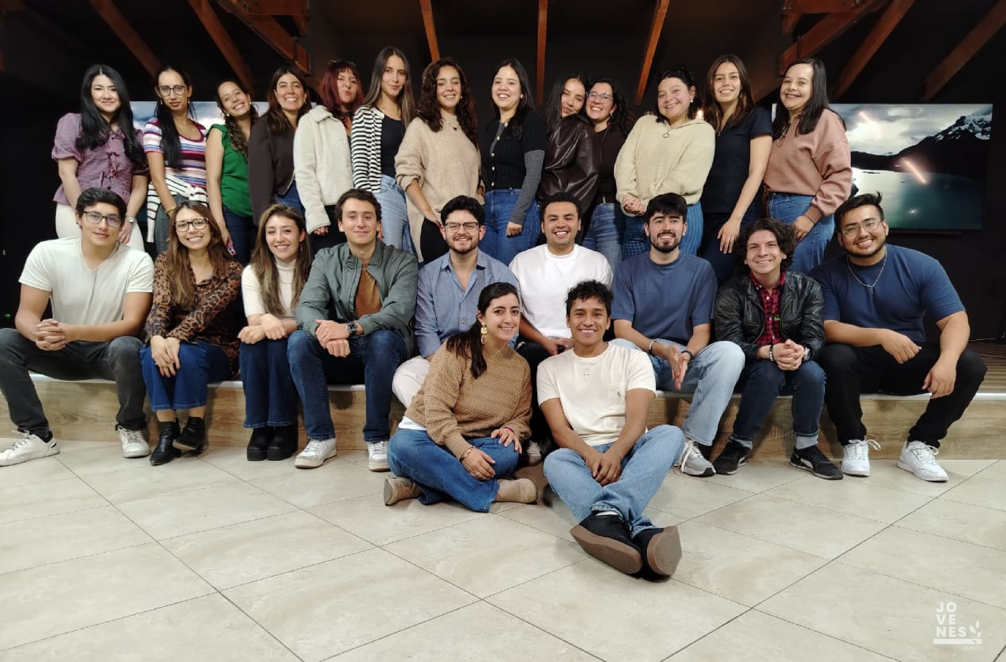 Jóvenes Profesionales Outer